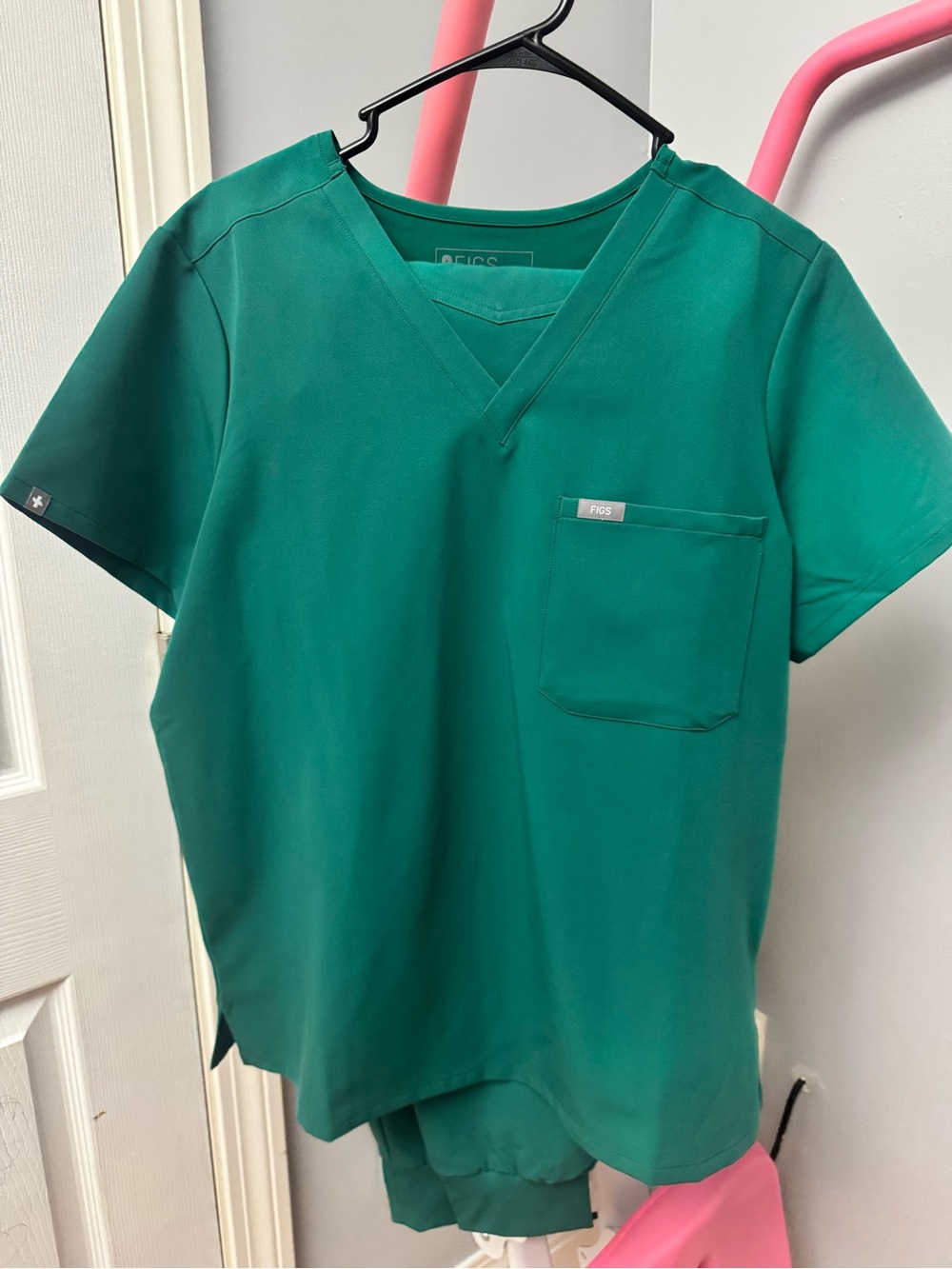 Figs Emerald V-Neck Scrub Top